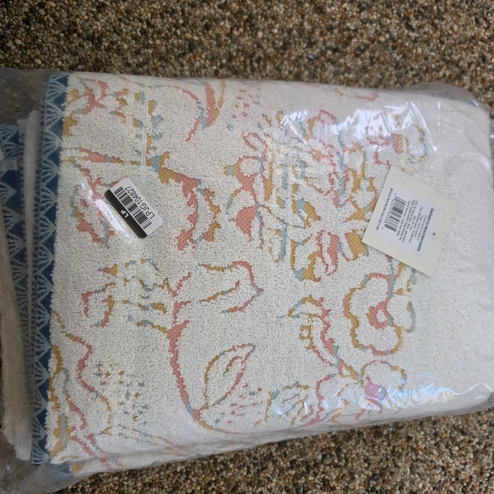 Threshold Enchanted Meadows Green 2 Pack Bath Towels 100% Cotton 30x54 Floral